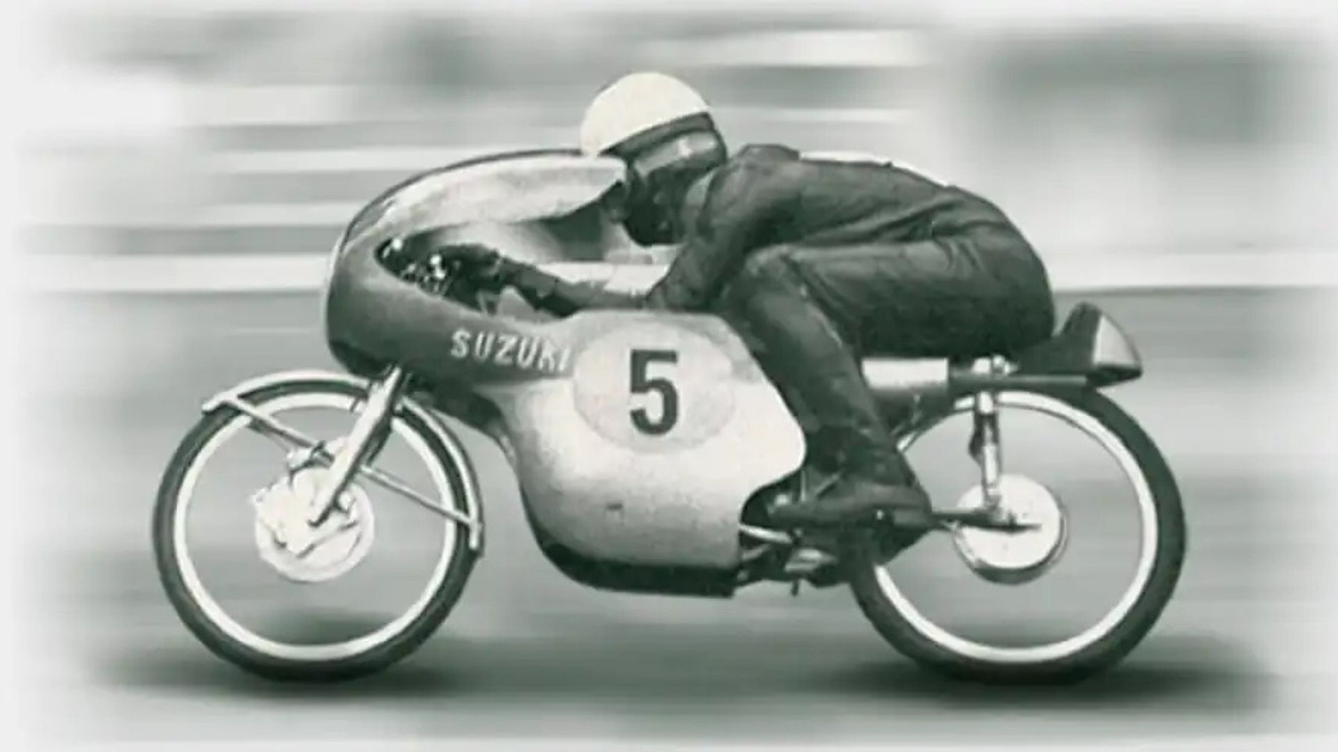 Suzuki #5 numaralı yarış motosikleti pistte